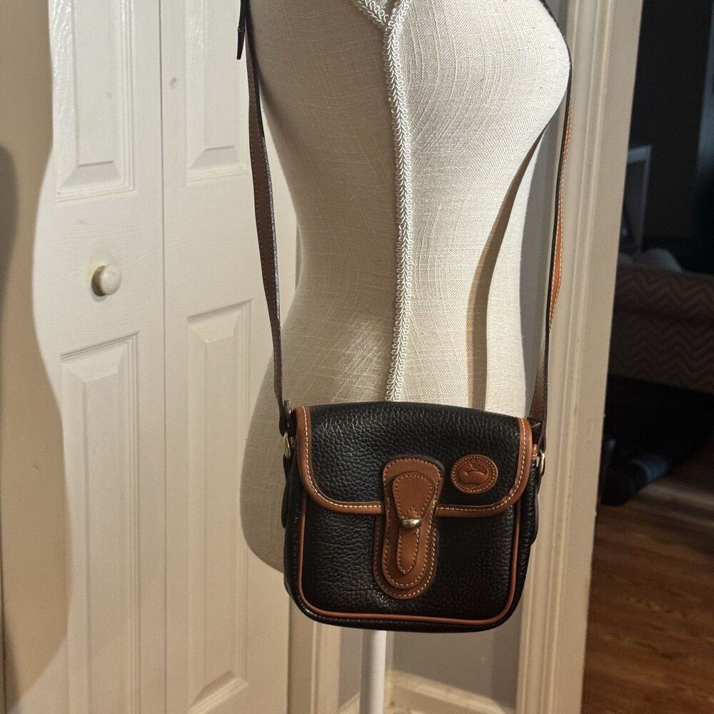 Vtg Dooney & Bourke Crossbody Black Pebble Grain Leather Small Purse Made In USA